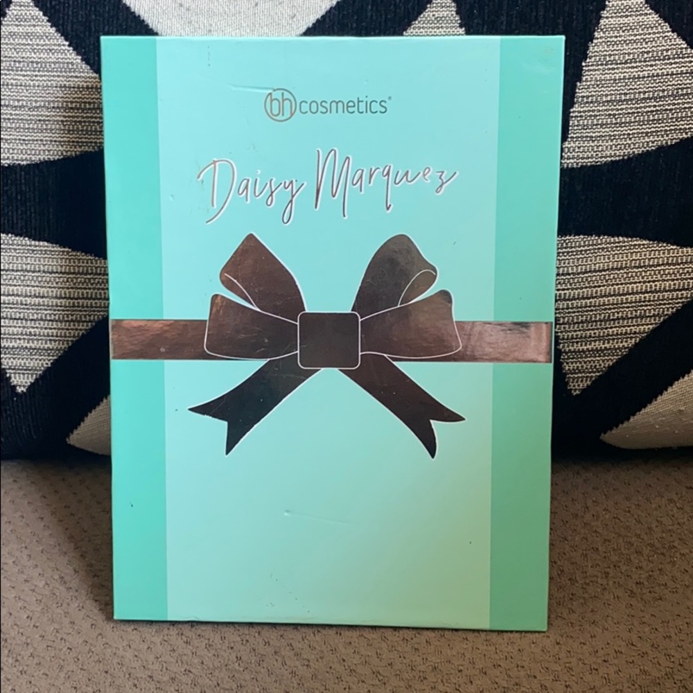 BH Cosmetics X Daisy Marquez Eyeshadow Palette 🏝